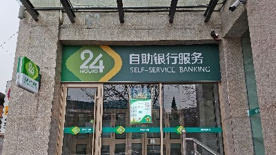 中億睿雙面廣告機助力山西鄉寧農商銀行智慧改造，實現服務體驗雙升級